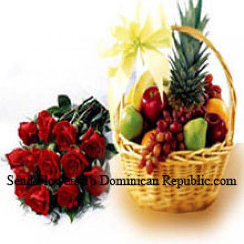 12 Roses rouges avec un panier de fruits frais de 5 kg